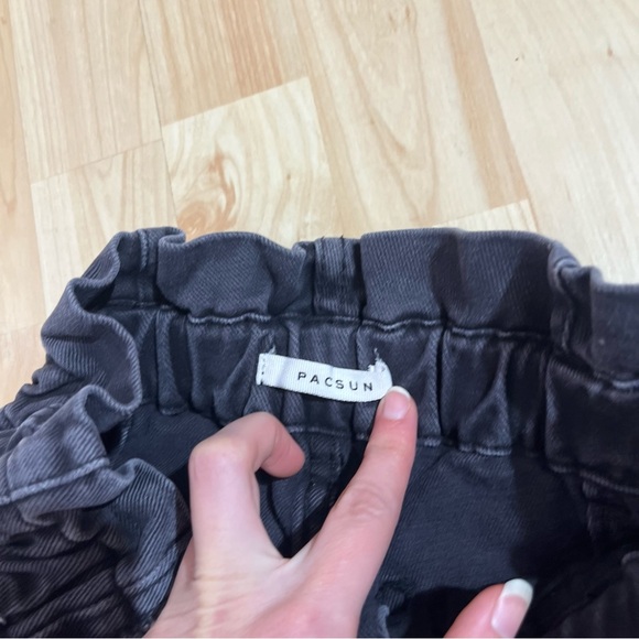 Pacsun Womens Black High Waisted Mom Jeans Paper bag Waist Size 26 - Picture 6 of 7